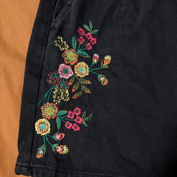💥4/$20 Topshop Black Skirt with Colorful Floral Embroidery - Picture 3 of 10